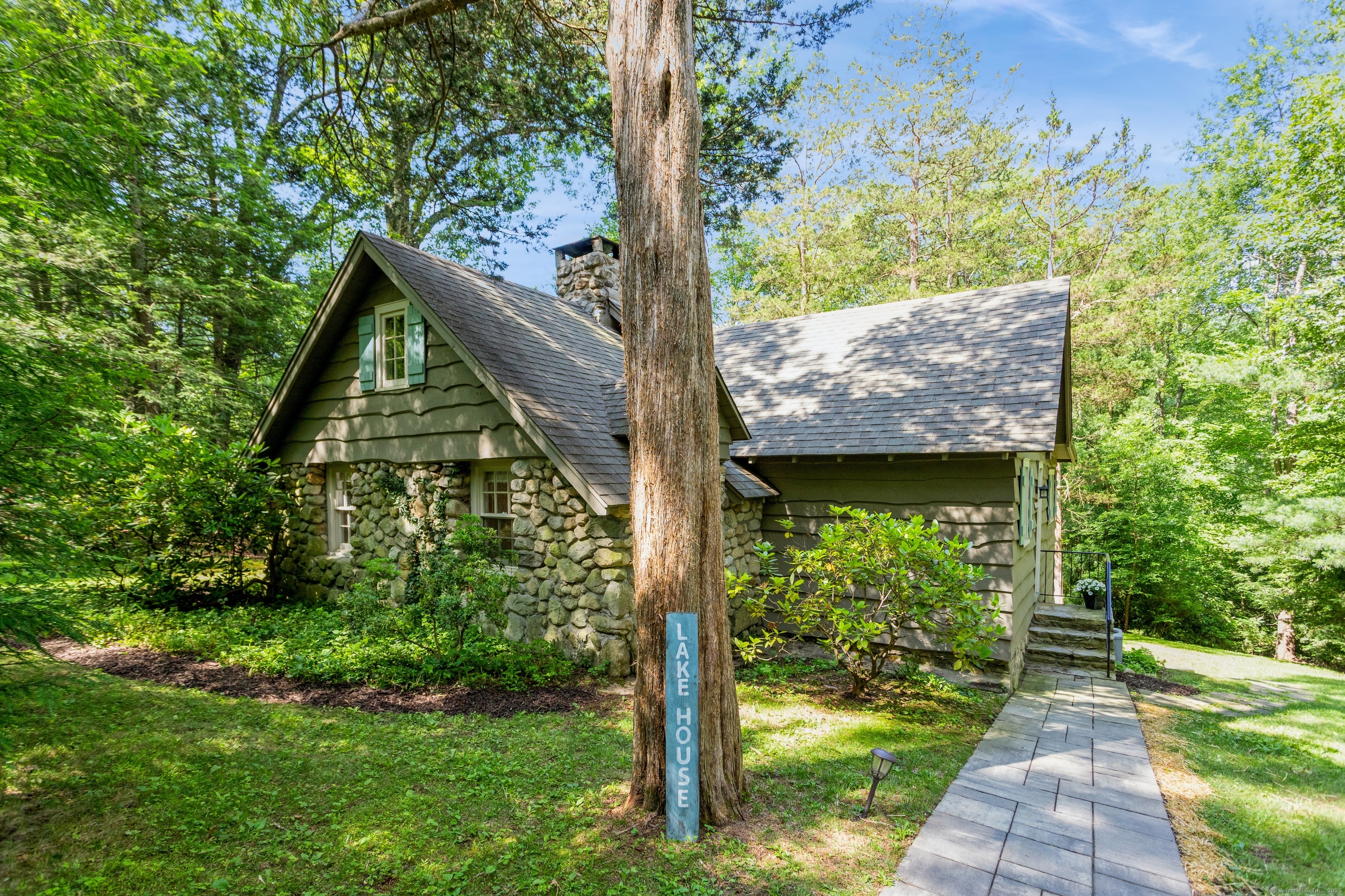 14 Cedar Lane