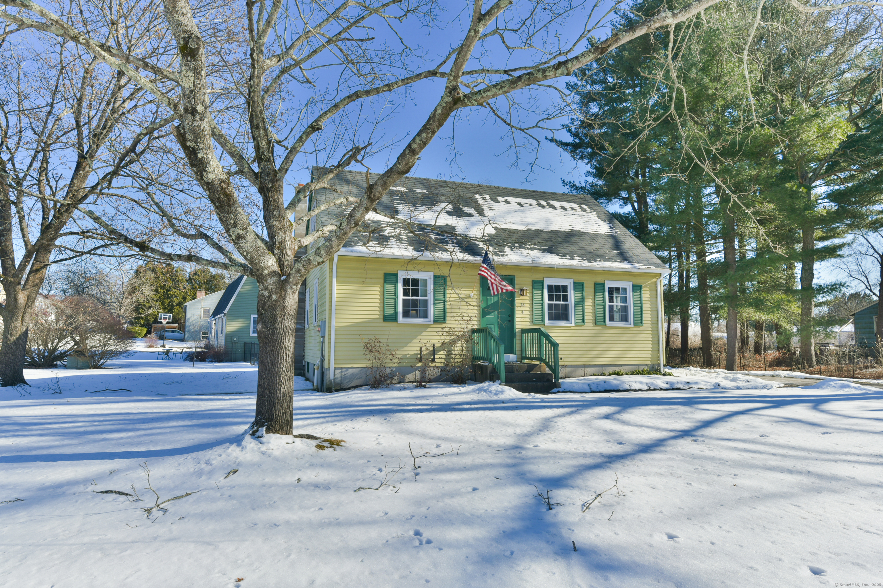 Chase Street, Putnam, Connecticut - 4 Bedrooms  
2 Bathrooms  
6 Rooms - 