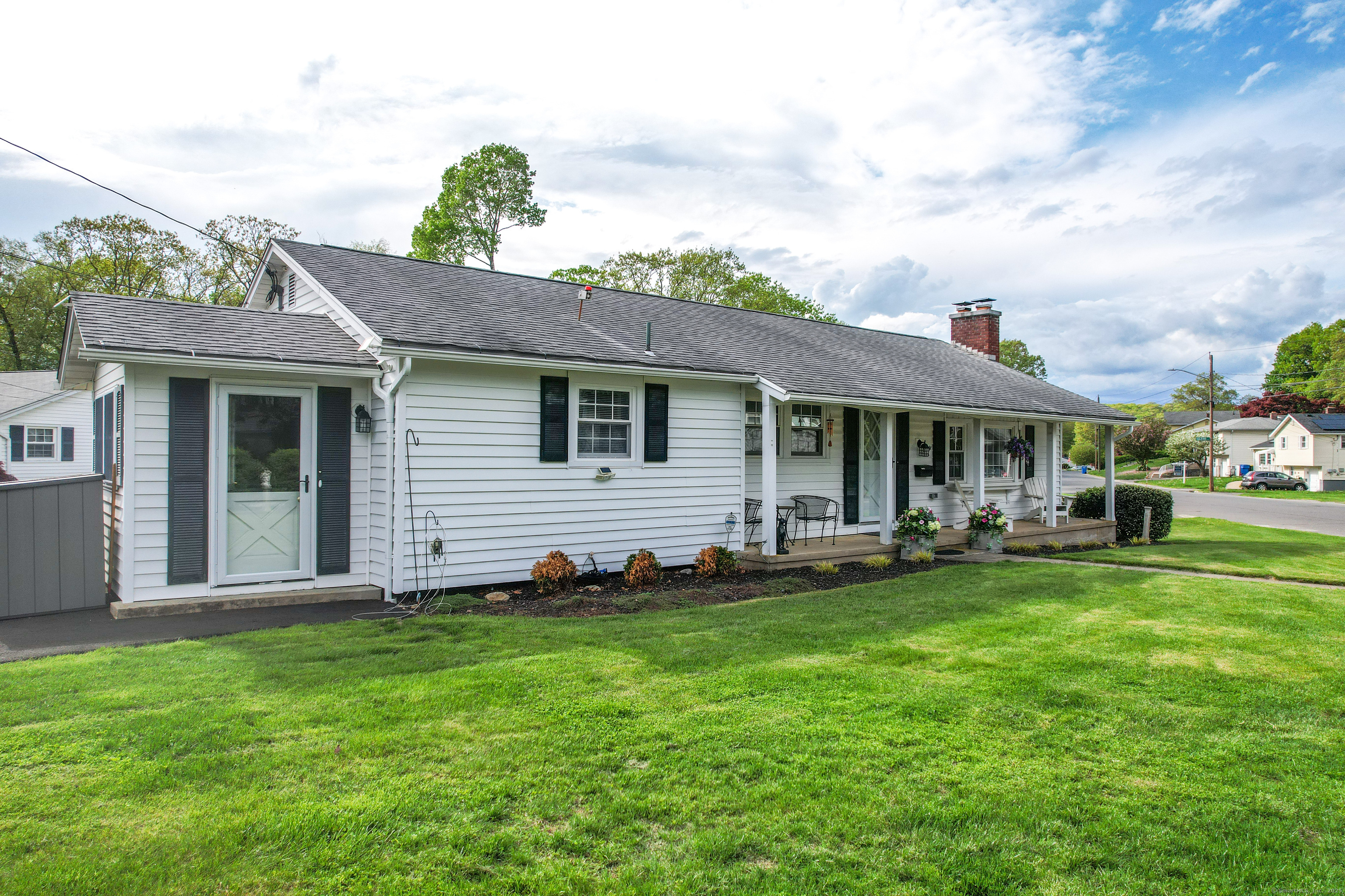 Property for Sale at Parklawn Drive, Waterbury, Connecticut - Bedrooms: 3 
Bathrooms: 2 
Rooms: 6  - $324,900