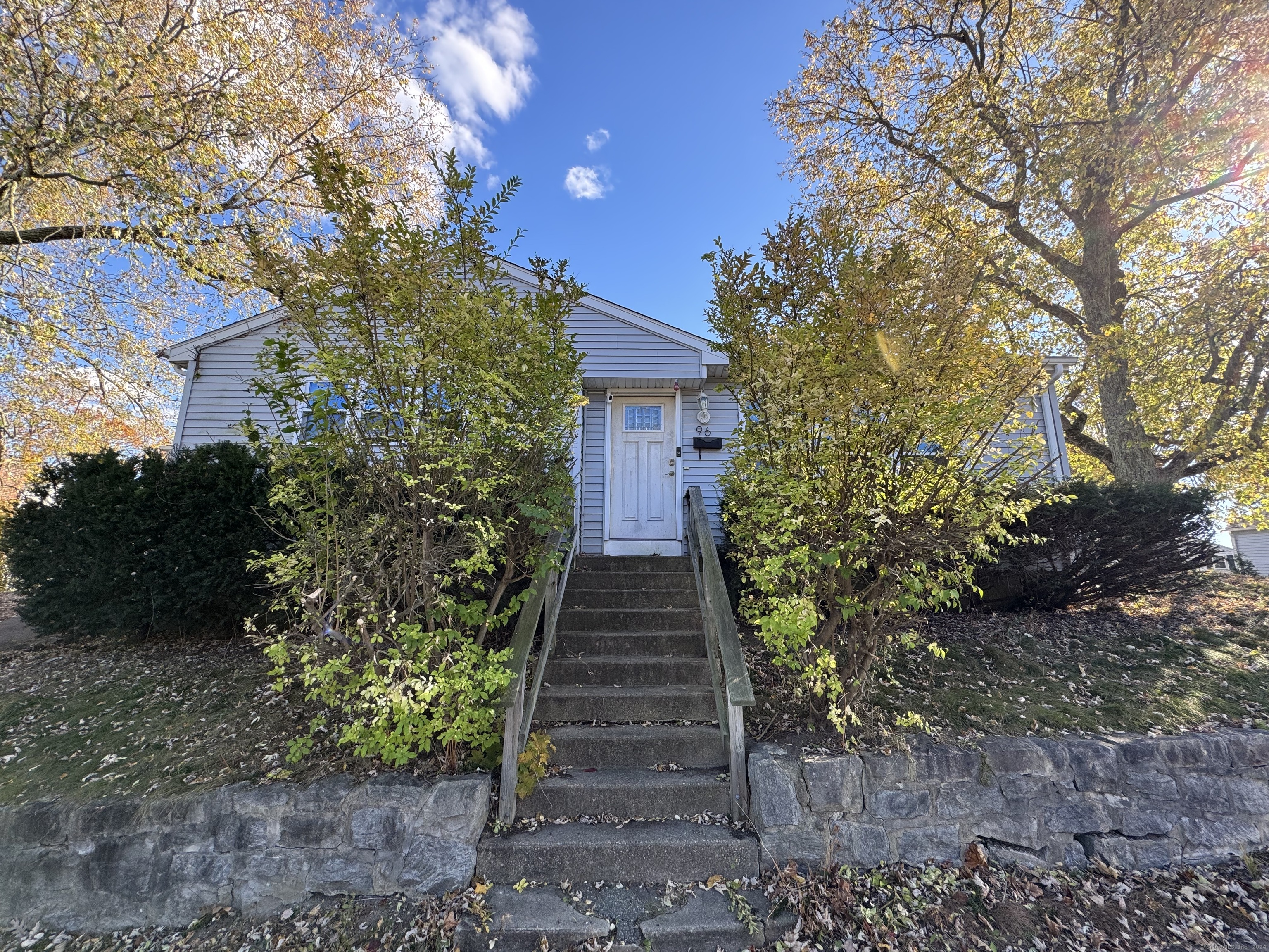 96 Raymond Street Extension, New London, Connecticut - 3 Bedrooms  
2 Bathrooms  
5 Rooms - 