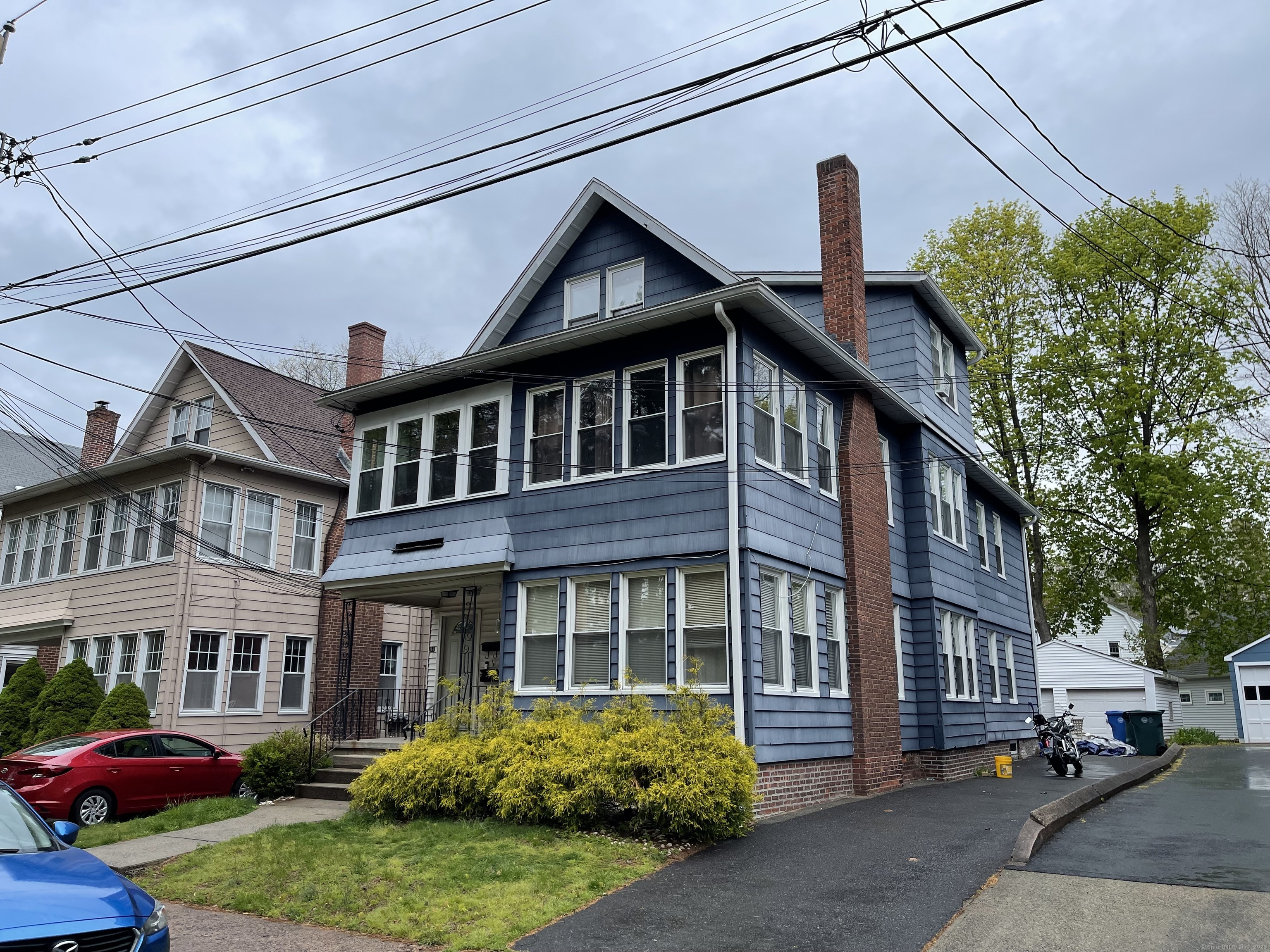 Walden Street, Hamden, Connecticut - 5 Bedrooms  
3 Bathrooms  
15 Rooms - 