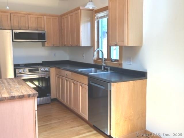 East Haven, Connecticut 06512, United States, 2 Bedrooms Bedrooms, ,1 BathroomBathrooms,Residential,Active,128789