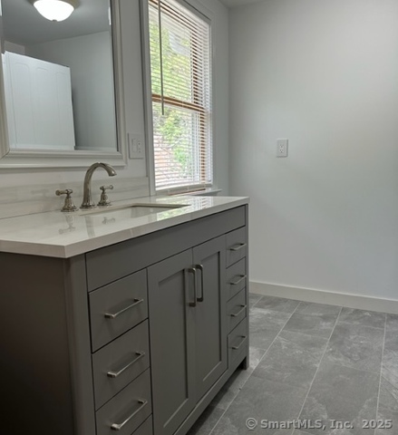 East Haven, Connecticut 06512, United States, 2 Bedrooms Bedrooms, ,1 BathroomBathrooms,Residential,Active,128789