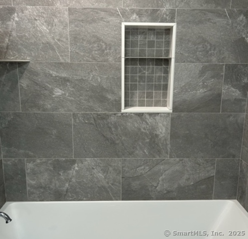 East Haven, Connecticut 06512, United States, 2 Bedrooms Bedrooms, ,1 BathroomBathrooms,Residential,Active,128789