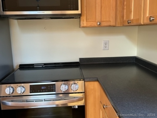 East Haven, Connecticut 06512, United States, 2 Bedrooms Bedrooms, ,1 BathroomBathrooms,Residential,Active,128789