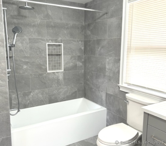 East Haven, Connecticut 06512, United States, 2 Bedrooms Bedrooms, ,1 BathroomBathrooms,Residential,Active,128789