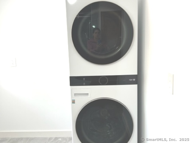 East Haven, Connecticut 06512, United States, 2 Bedrooms Bedrooms, ,1 BathroomBathrooms,Residential,Active,128789