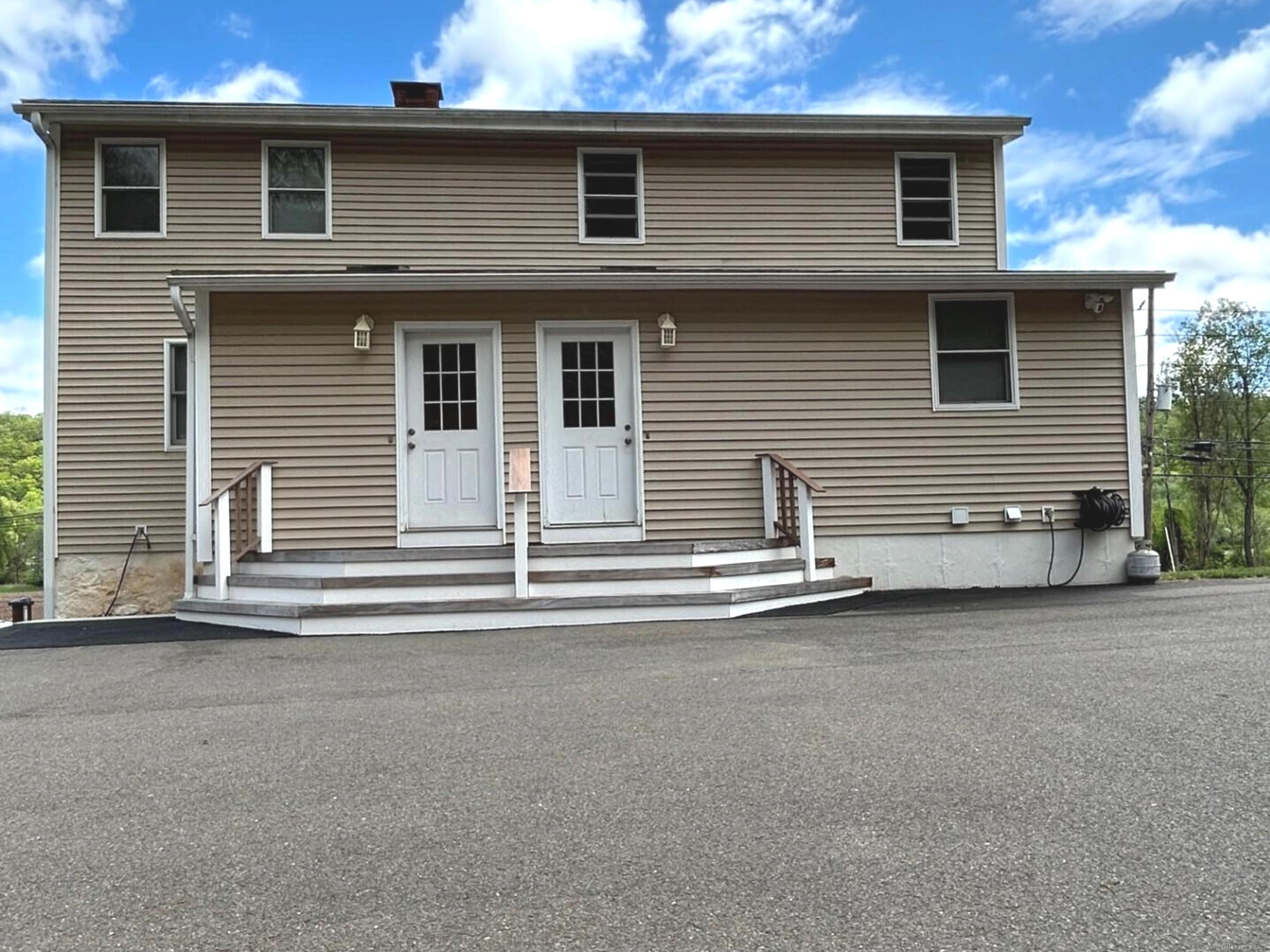 East Haven, Connecticut 06512, United States, 2 Bedrooms Bedrooms, ,1 BathroomBathrooms,Residential,Active,128789