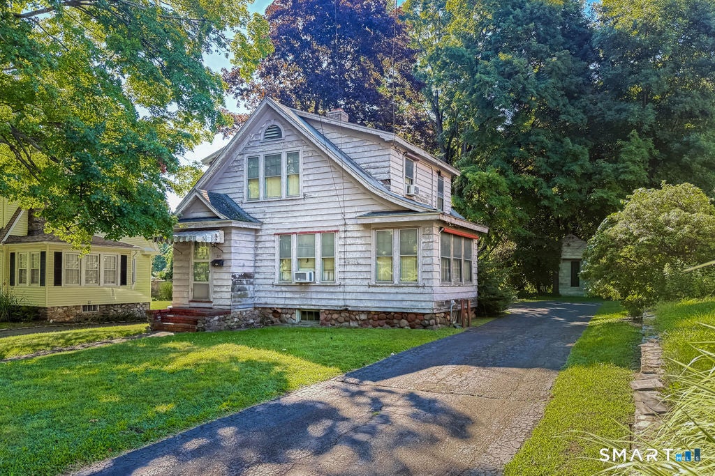 Photo of 320 Farmington Avenue, Bristol, CT 06010 (MLS # 24203975)