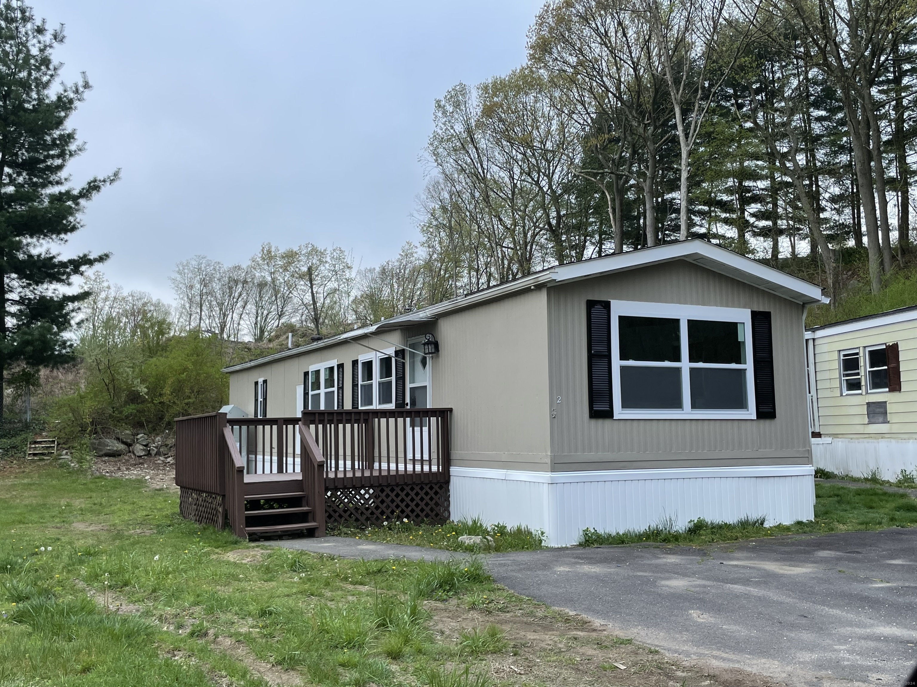 View Naugatuck, CT 06770 mobile home