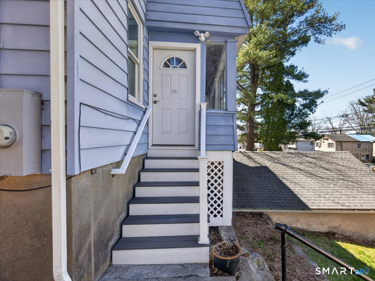 91 Jewett Street 1st Floor