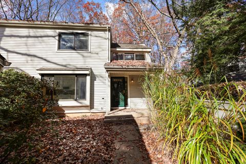 Photo of 27 Farmington Chase Crescent, Farmington, CT 06032 (MLS # 24138265)