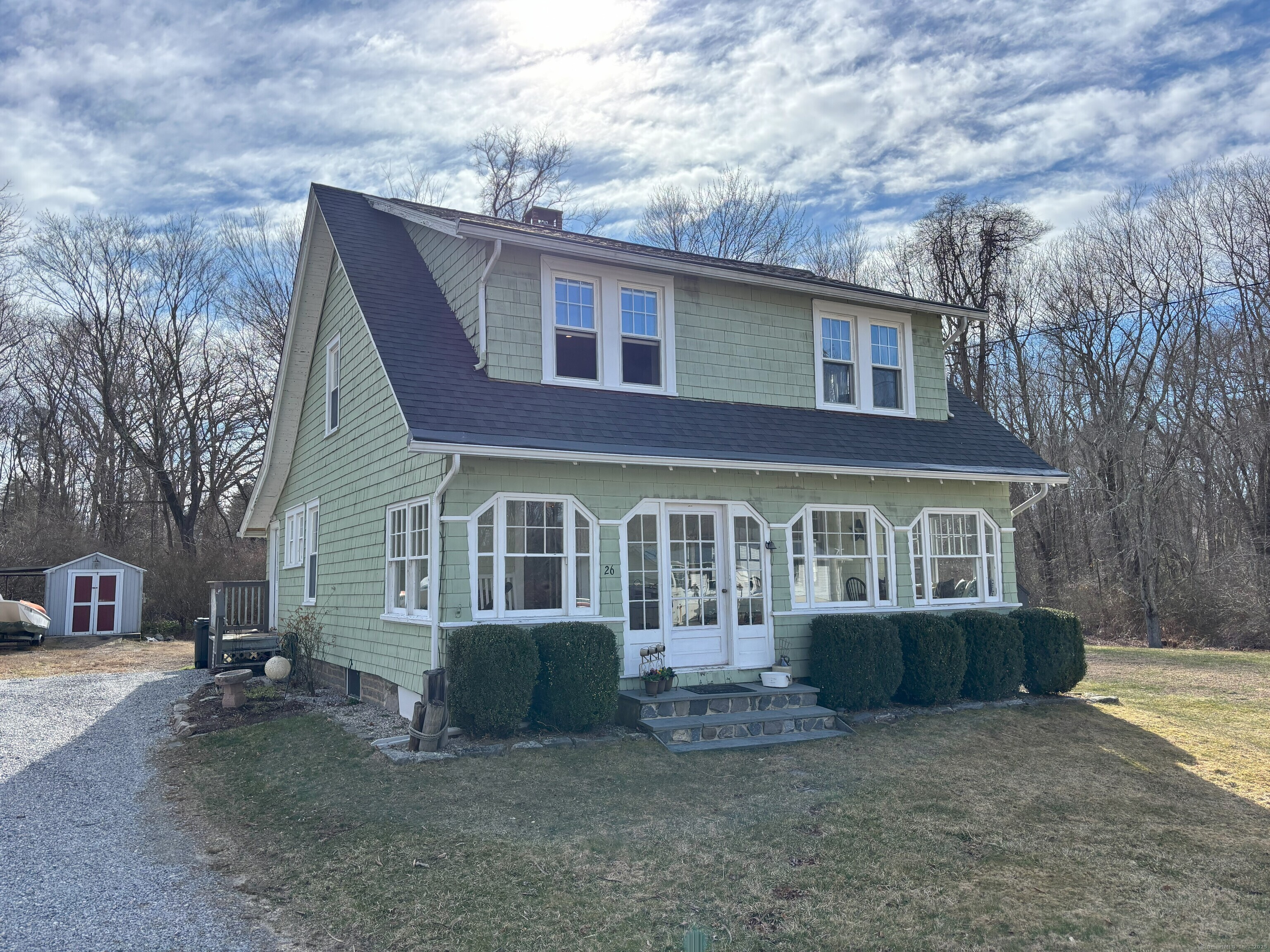 Fairview Avenue, Deep River, Connecticut - 3 Bedrooms  
2 Bathrooms  
6 Rooms - 
