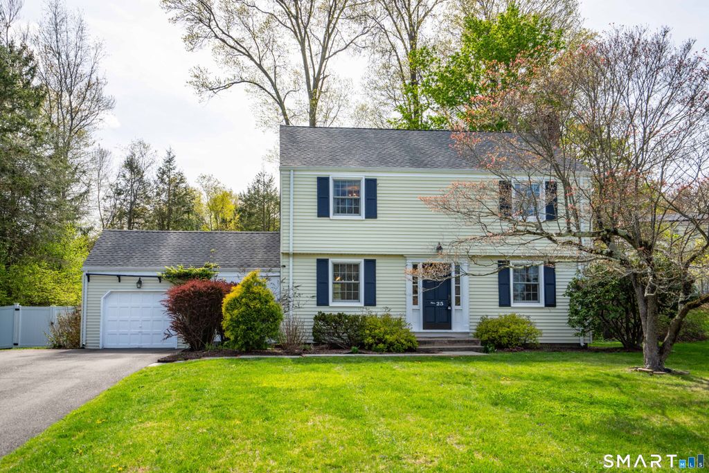 Photo of 25 Meadow Farms Road, West Hartford, CT 06107 (MLS # 24169201)