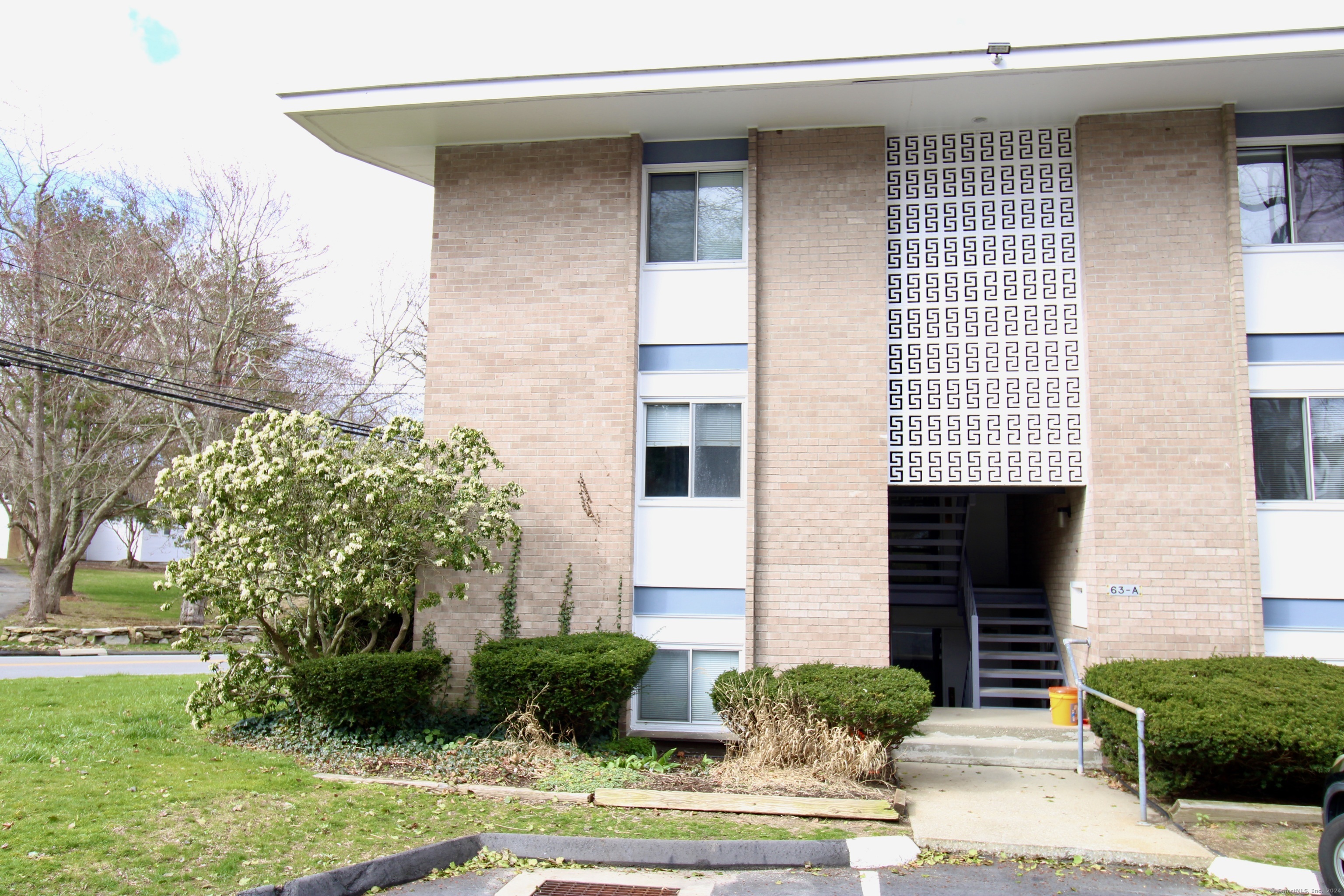 Niles Hill Road A4, New London, Connecticut - 2 Bedrooms  
1 Bathrooms  
5 Rooms - 