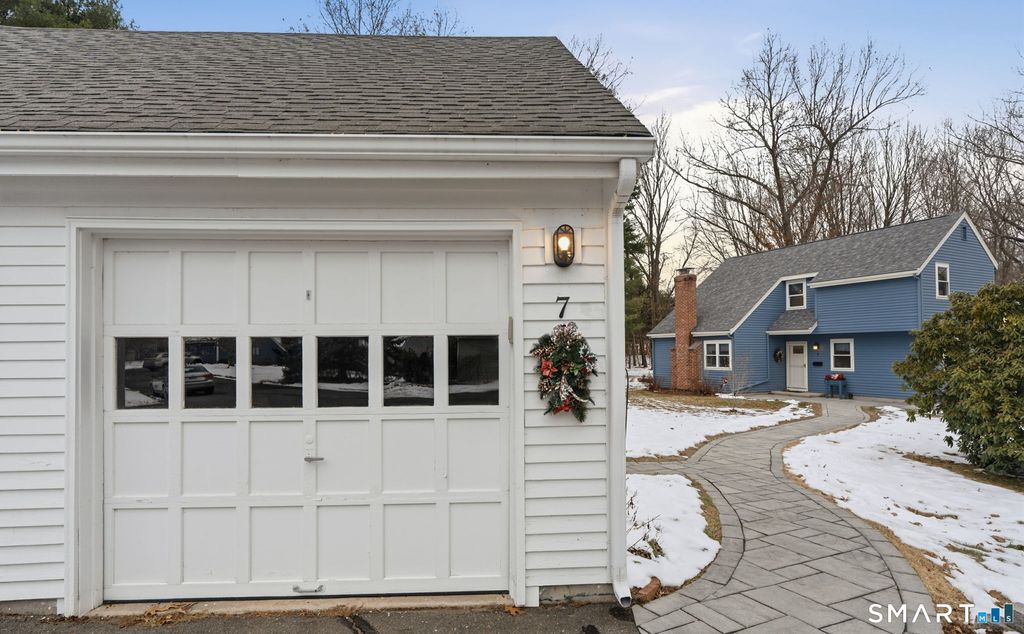 Photo of 7 Tamarack Lane #7, Simsbury, CT 06070 (MLS # 24144457)