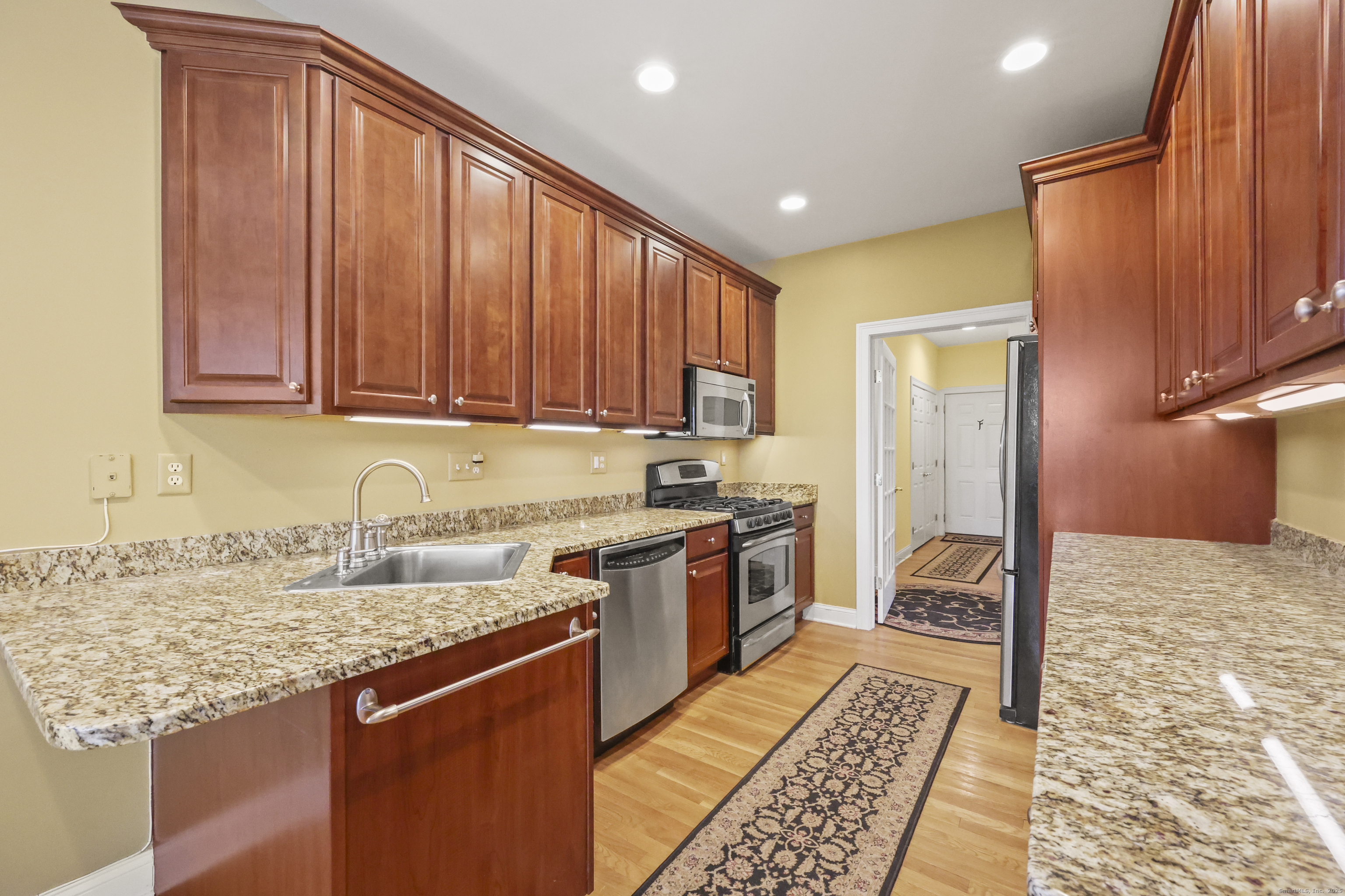 Avon, Connecticut 06001, United States, 3 Bedrooms Bedrooms, ,3 BathroomsBathrooms,Residential,Coming Soon,248656