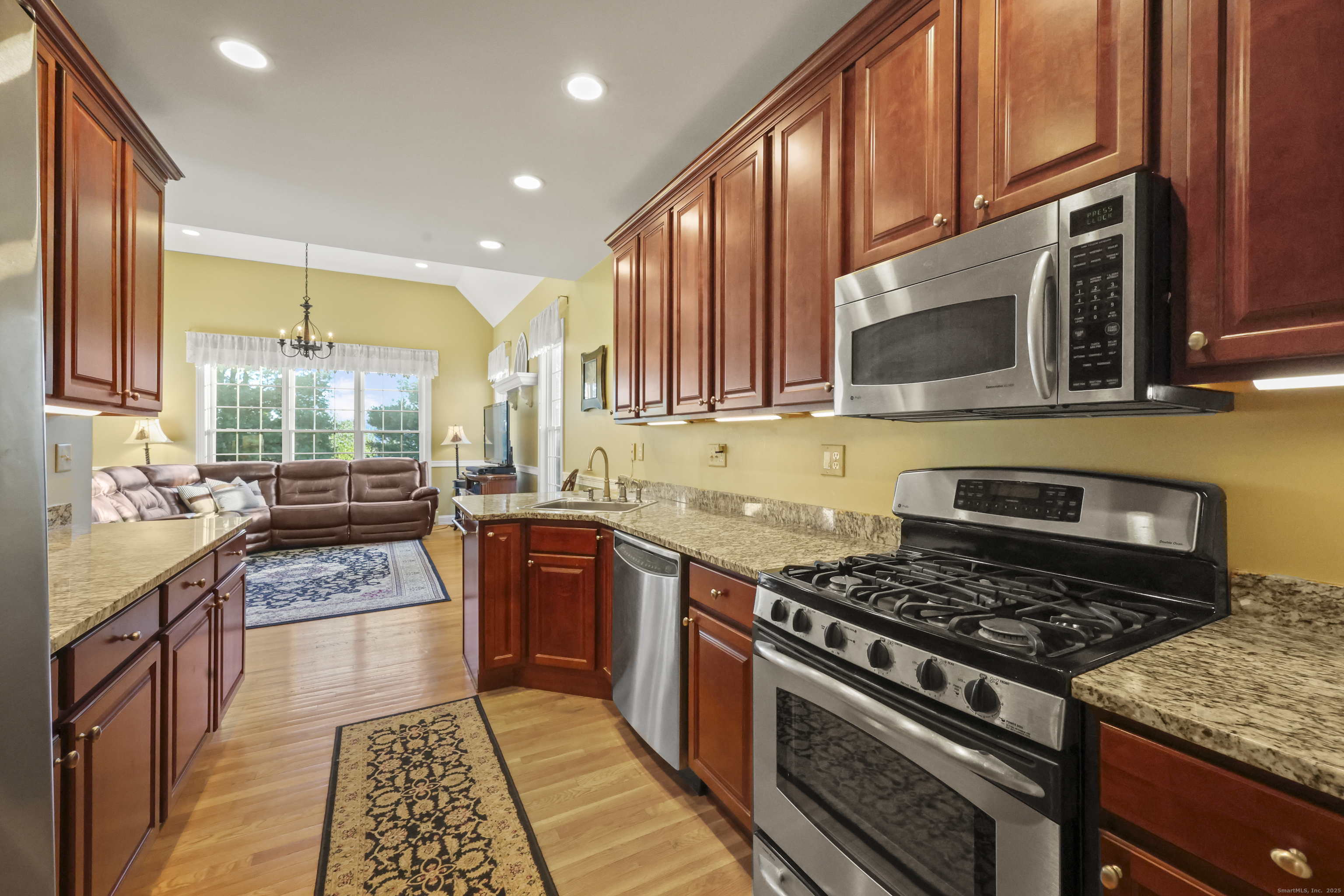 Avon, Connecticut 06001, United States, 3 Bedrooms Bedrooms, ,3 BathroomsBathrooms,Residential,Coming Soon,248656