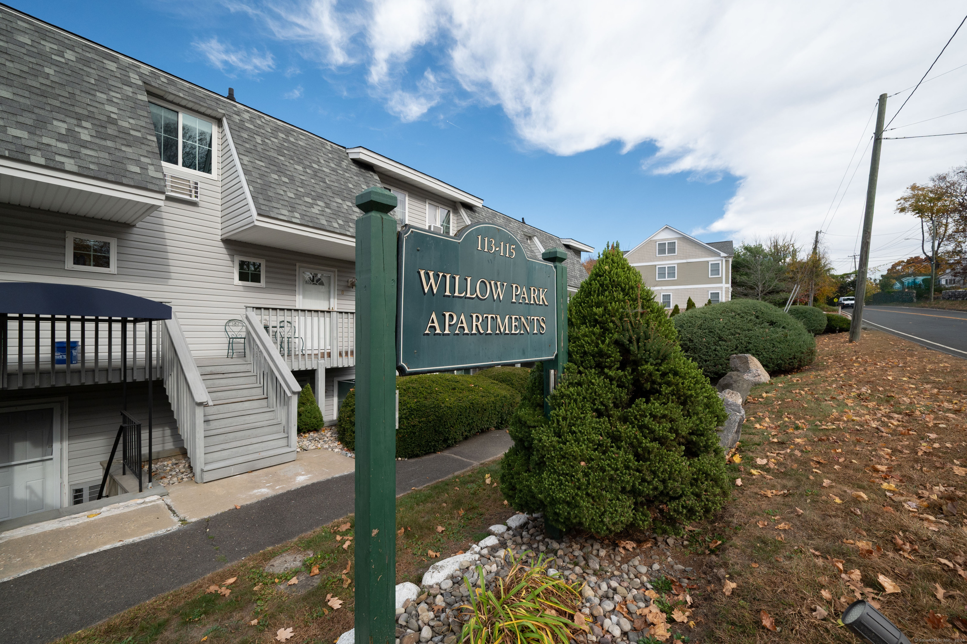 Rental Property at 113 Park Avenue 2, Danbury, Connecticut - Bedrooms: 2 
Bathrooms: 2 
Rooms: 5  - $2,400 MO.