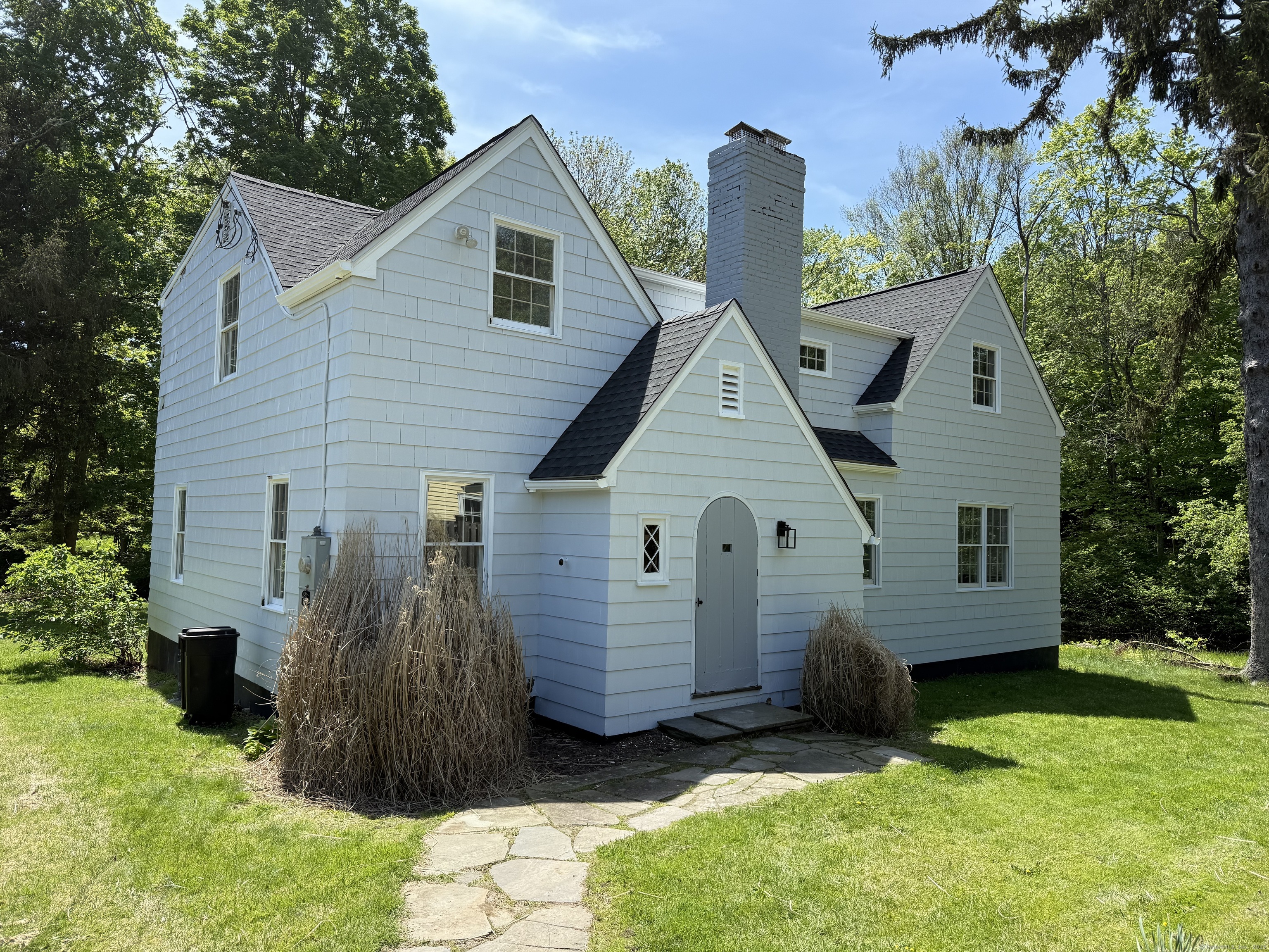 Rental Property at Old Kings Highway, Wilton, Connecticut - Bedrooms: 5 
Bathrooms: 3 
Rooms: 8  - $6,500 MO.