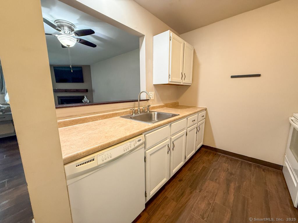 8 Rose Lane #APT 24-23, Danbury, Connecticut image 9