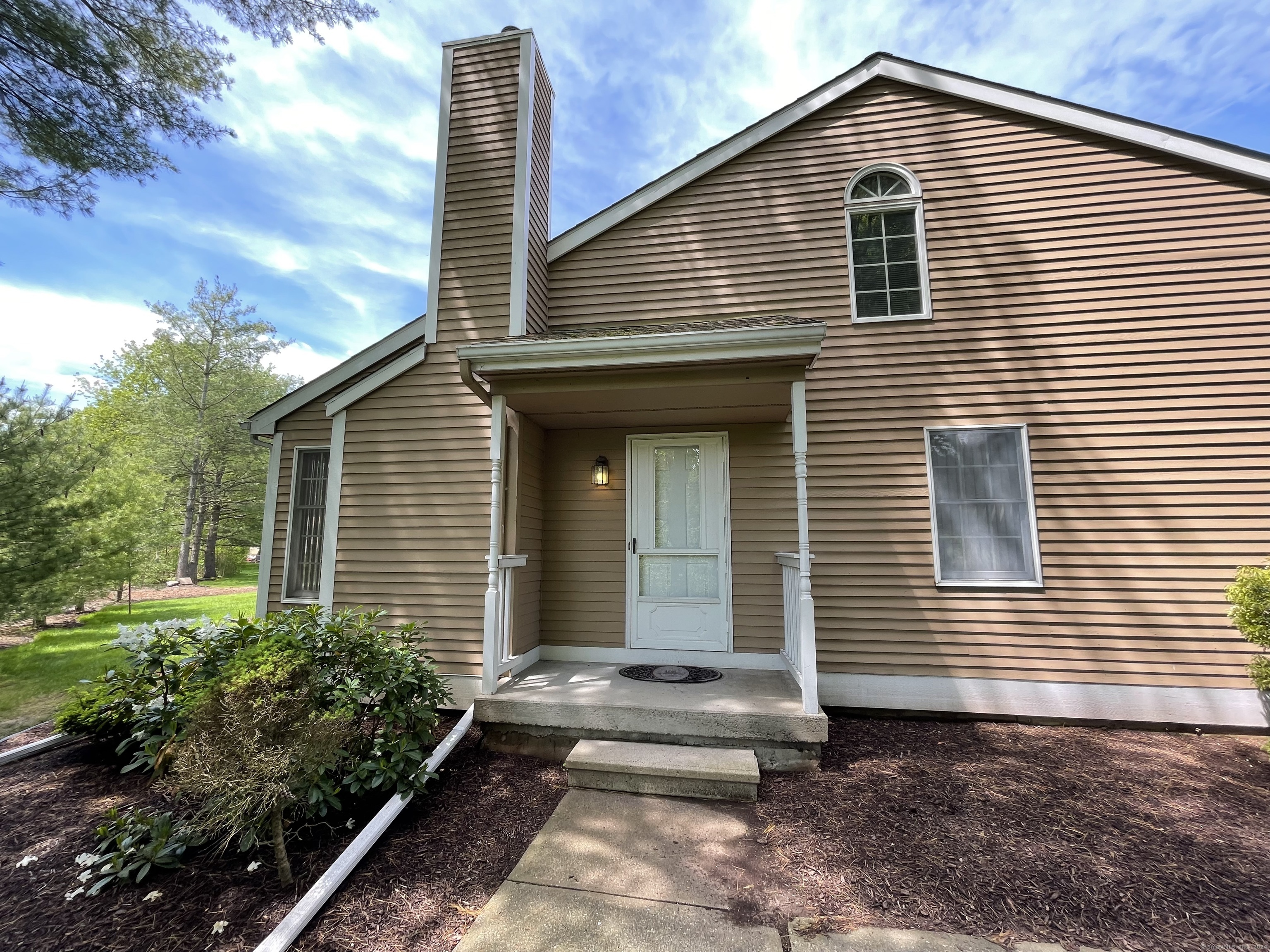 697 South End Road 21, Southington, Connecticut - 1 Bedrooms  
1 Bathrooms  
2 Rooms - 