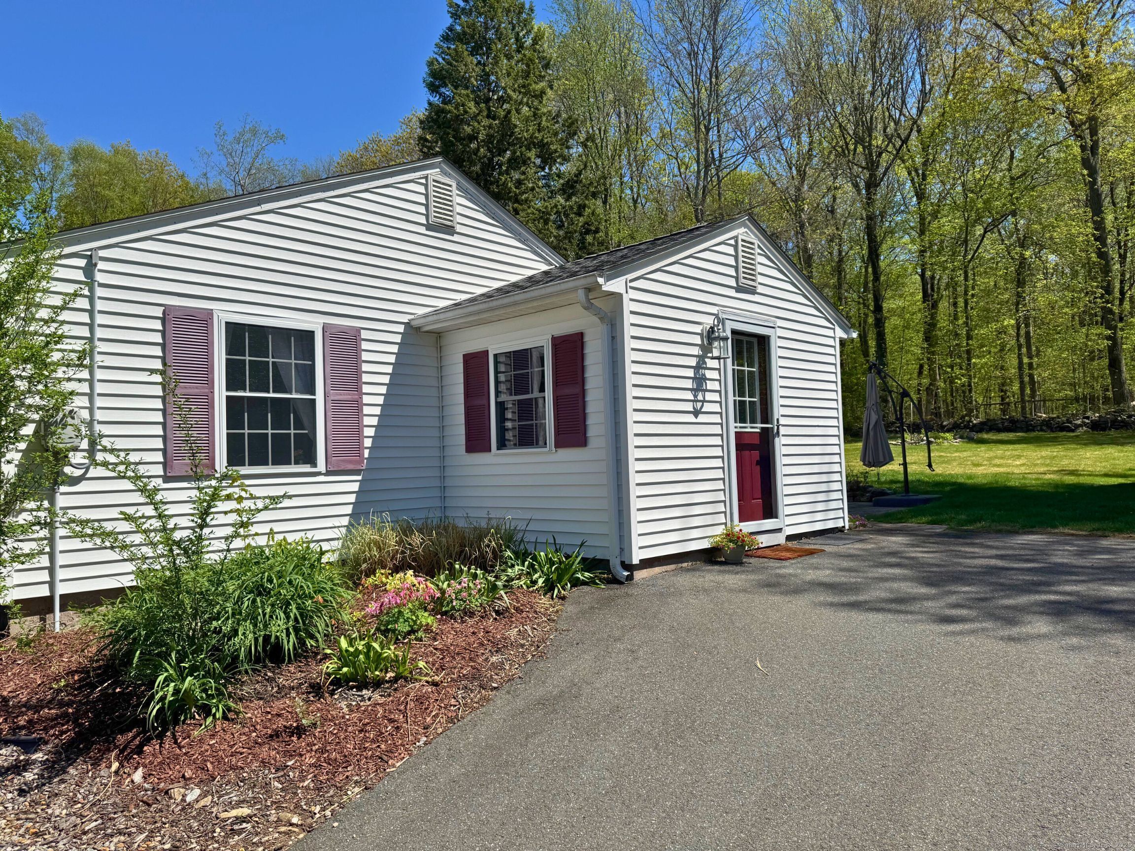 Bolton, Connecticut 06043, United States, 3 Bedrooms Bedrooms, ,2 BathroomsBathrooms,Residential,Pending,113461