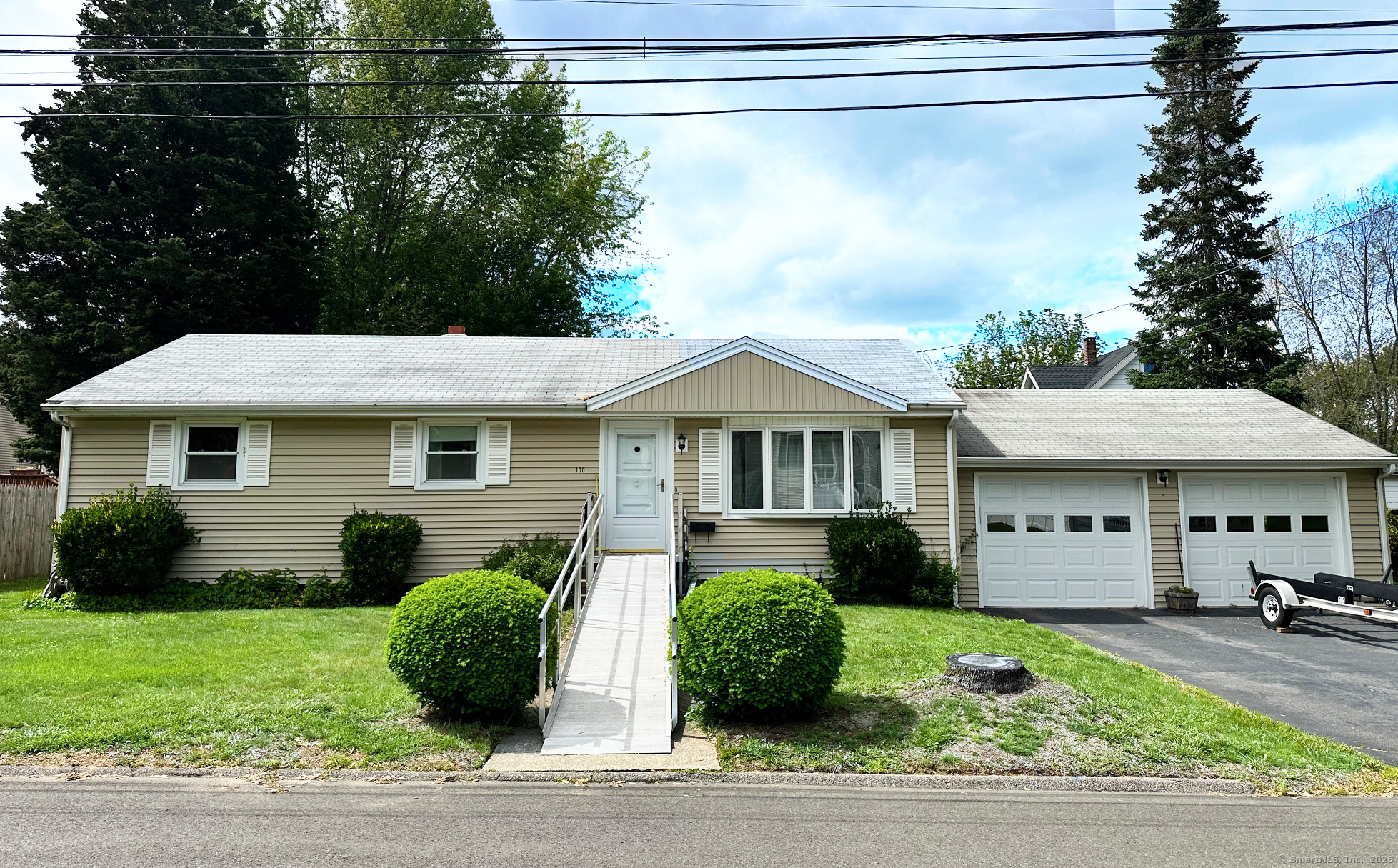 Property for Sale at Arcadia Avenue, Stratford, Connecticut - Bedrooms: 3 
Bathrooms: 1 
Rooms: 5  - $350,000
