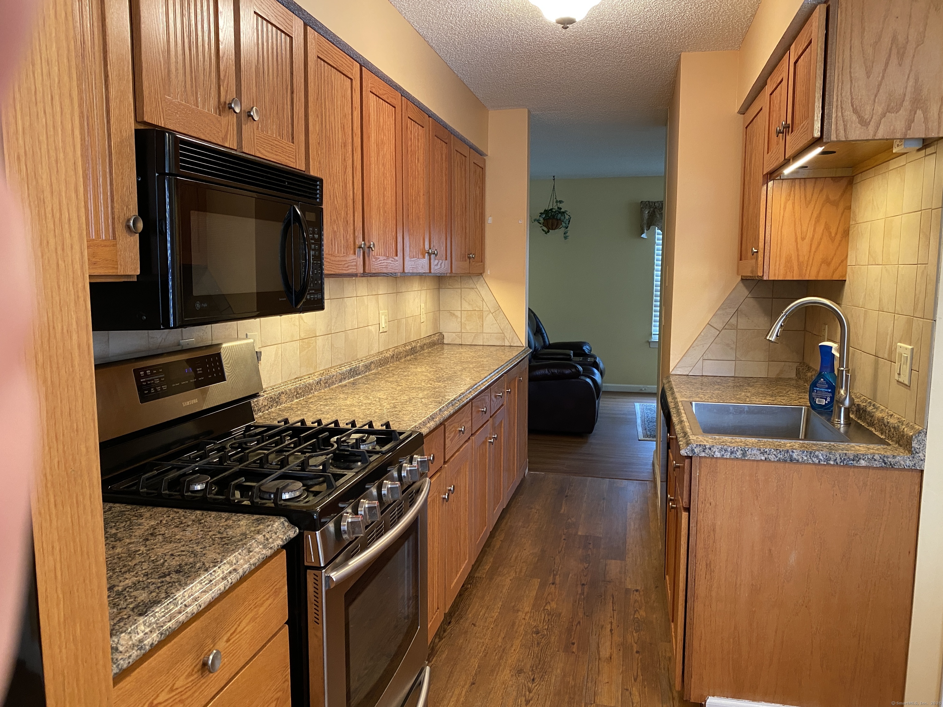 17 Folkstone Road #APT B, East Windsor, Connecticut image 4