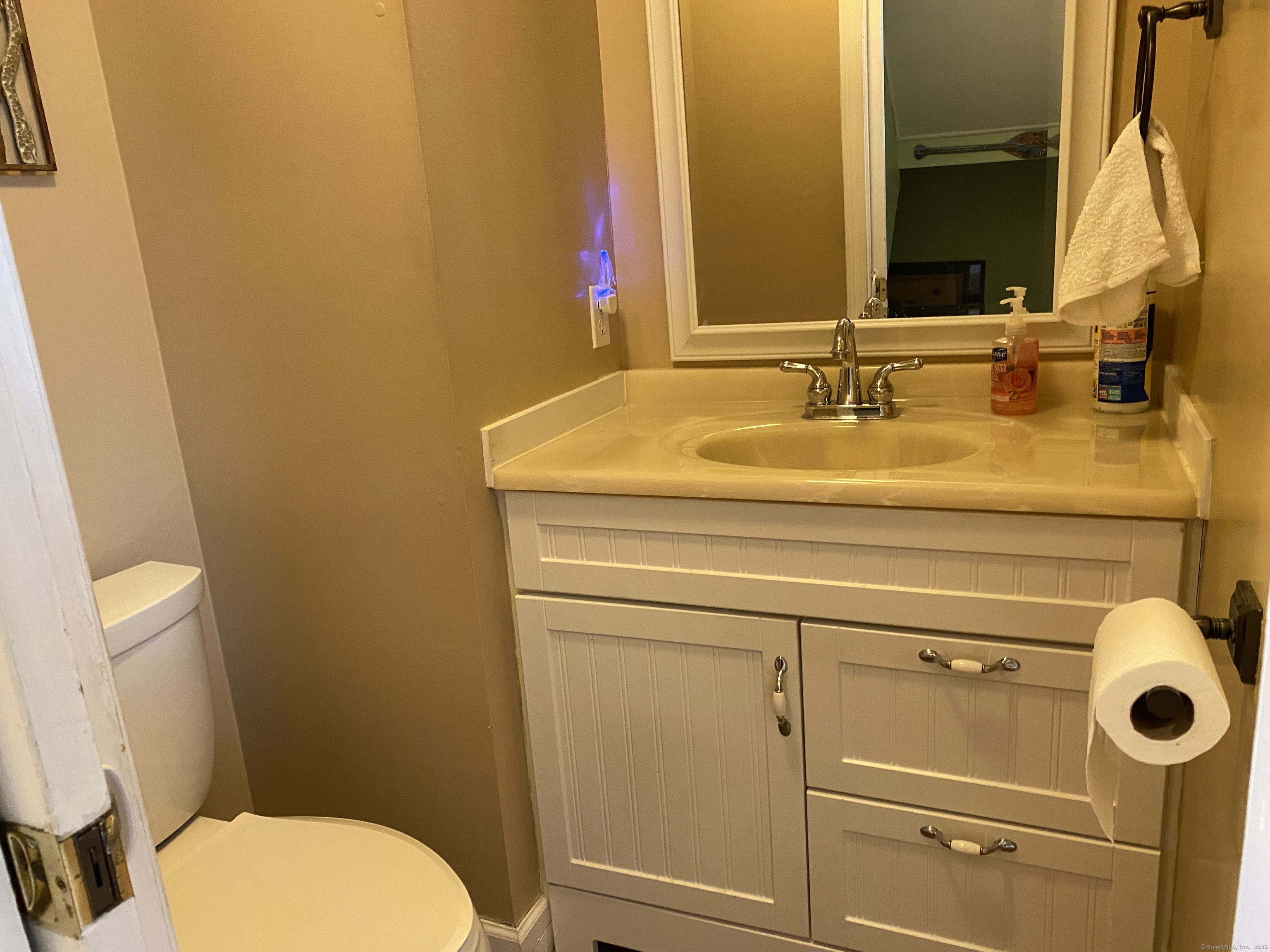 17 Folkstone Road #APT B, East Windsor, Connecticut image 5