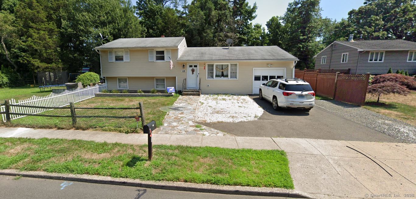 Property for Sale at Papermill Lane, Fairfield, Connecticut - Bedrooms: 3 
Bathrooms: 2 
Rooms: 7  - $699,000