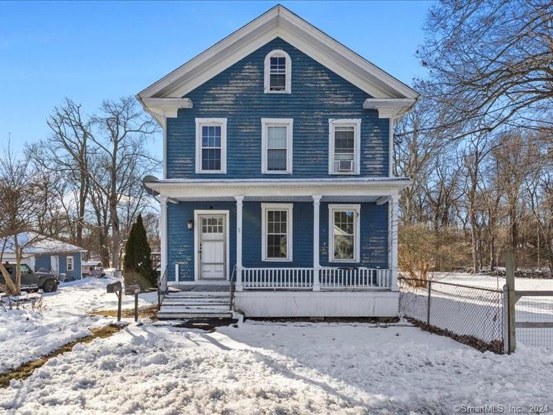 North Street, Milford, Connecticut - 2 Bedrooms  
1 Bathrooms  
4 Rooms - 