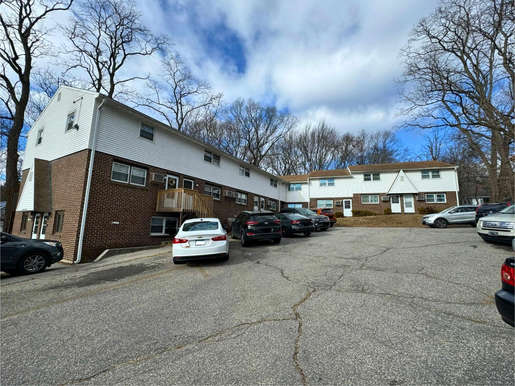 Highland Avenue 7, Waterbury, Connecticut - 2 Bedrooms  
2 Bathrooms  
5 Rooms - 