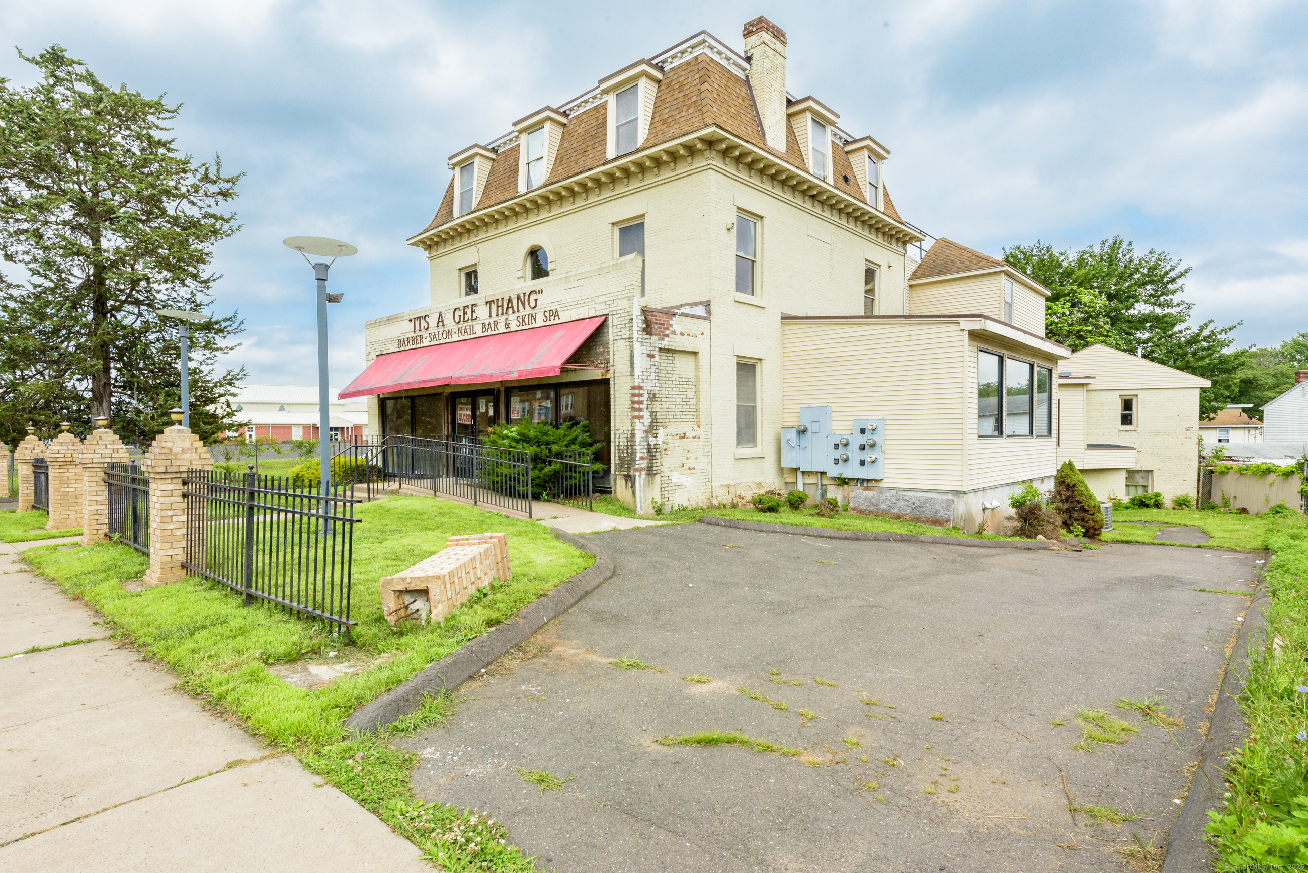 2404 Main Street