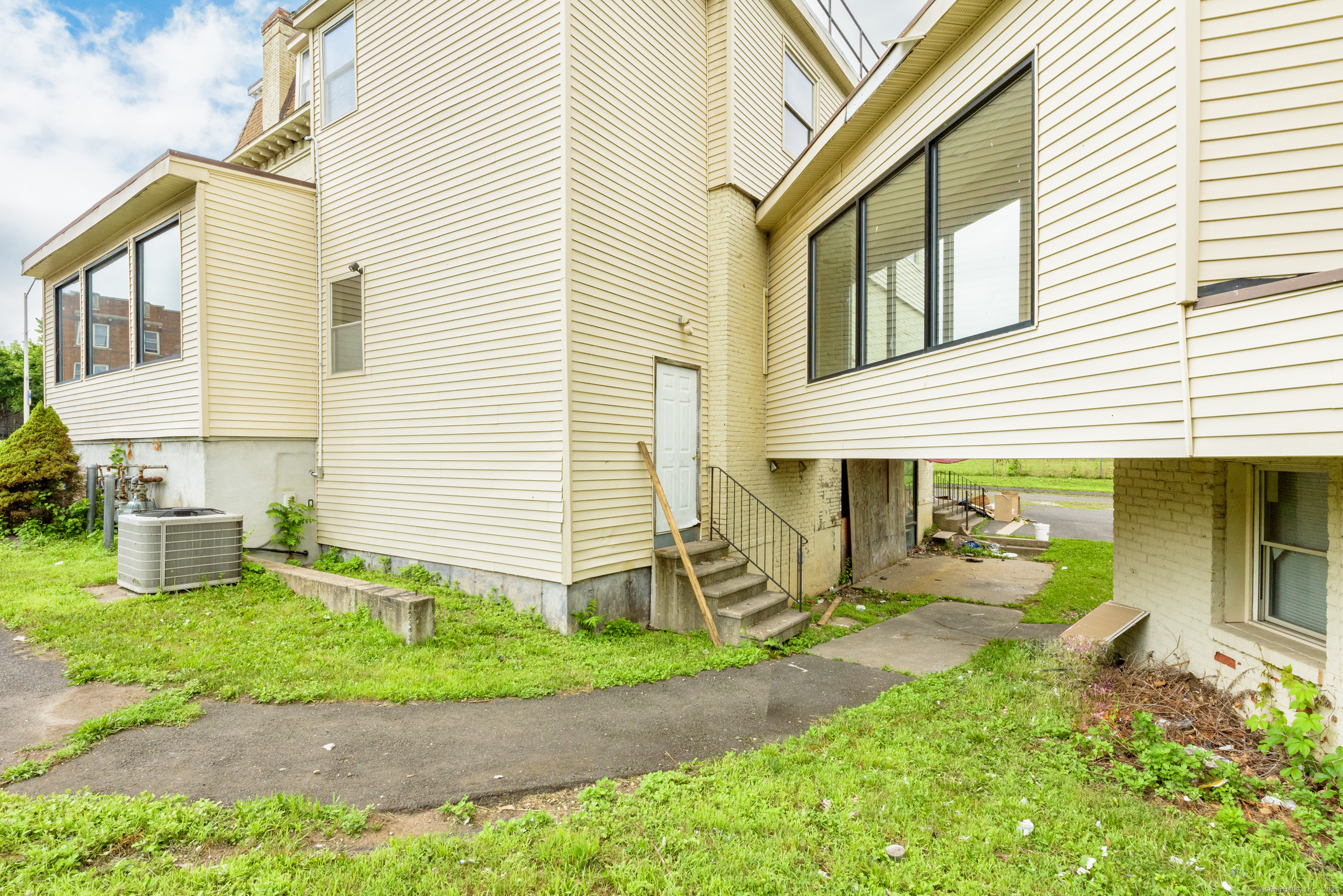 2404 Main Street