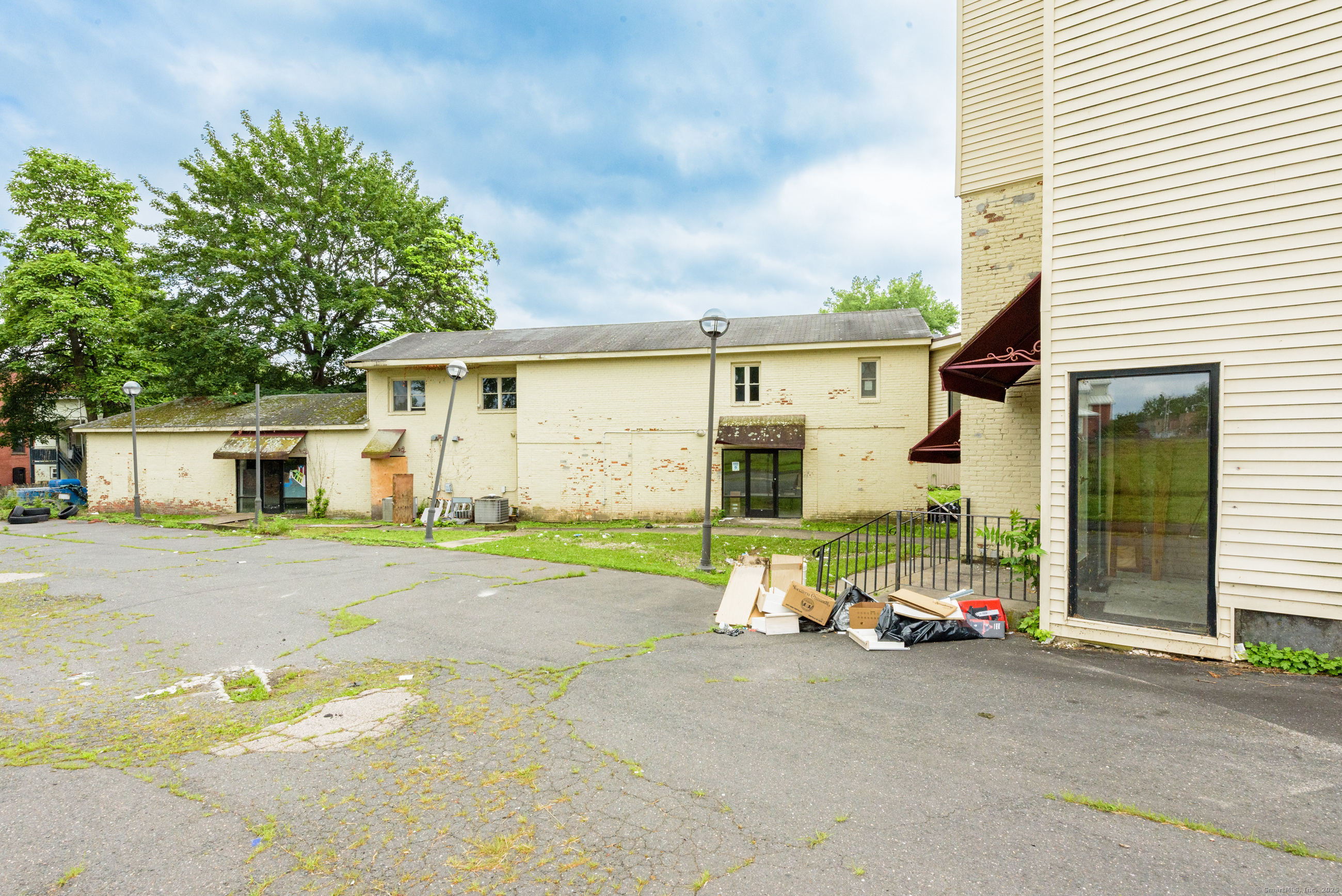 2404 Main Street