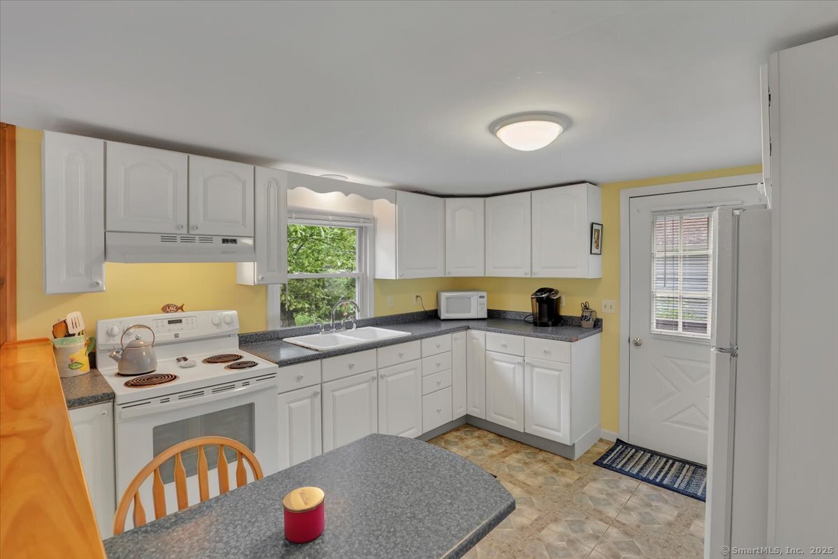 124 Deepwood Drive, Hebron, Connecticut image 8