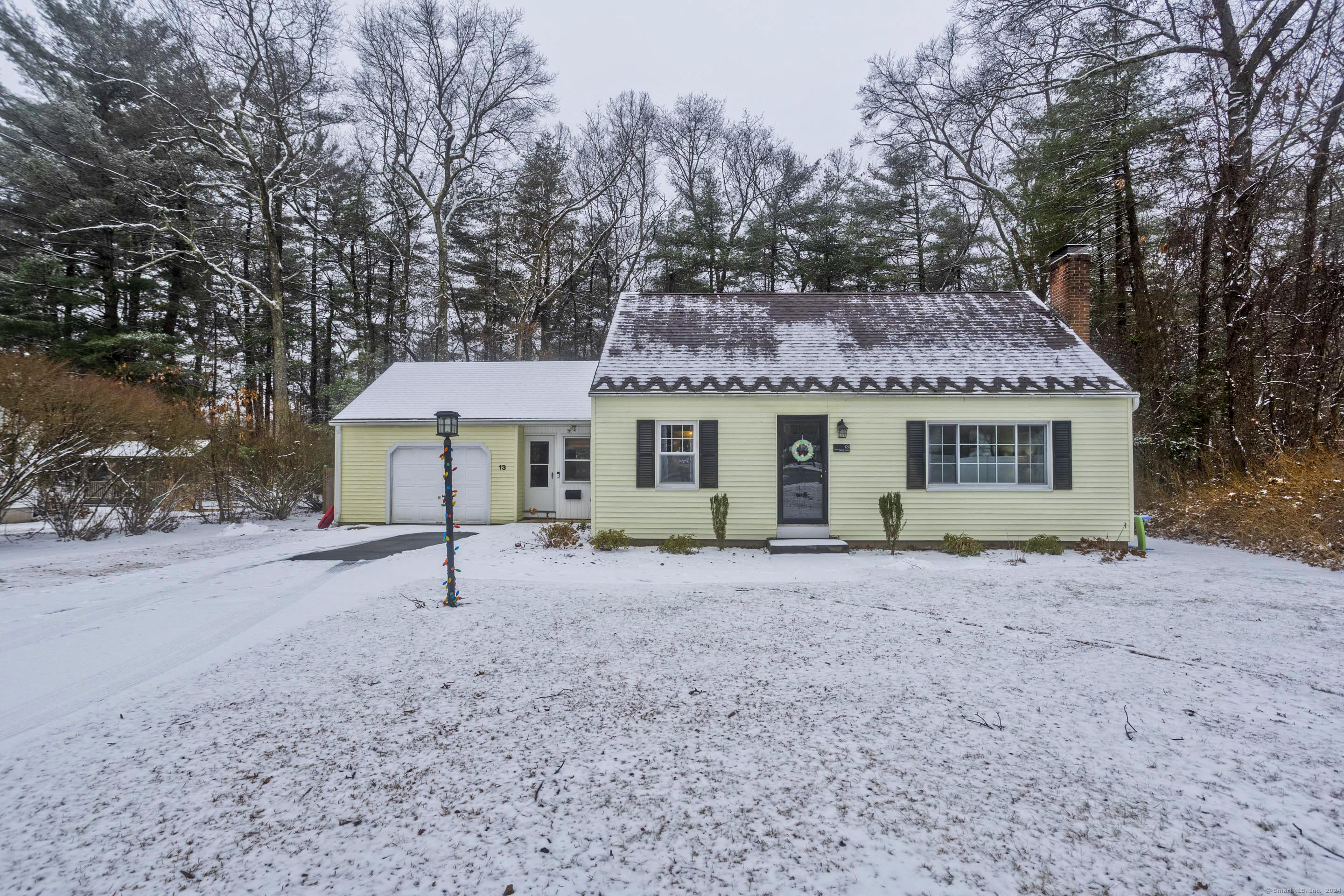 Property for Sale at 13 Barry Lane, Simsbury, Connecticut - Bedrooms: 3 
Bathrooms: 2 
Rooms: 6  - $359,900