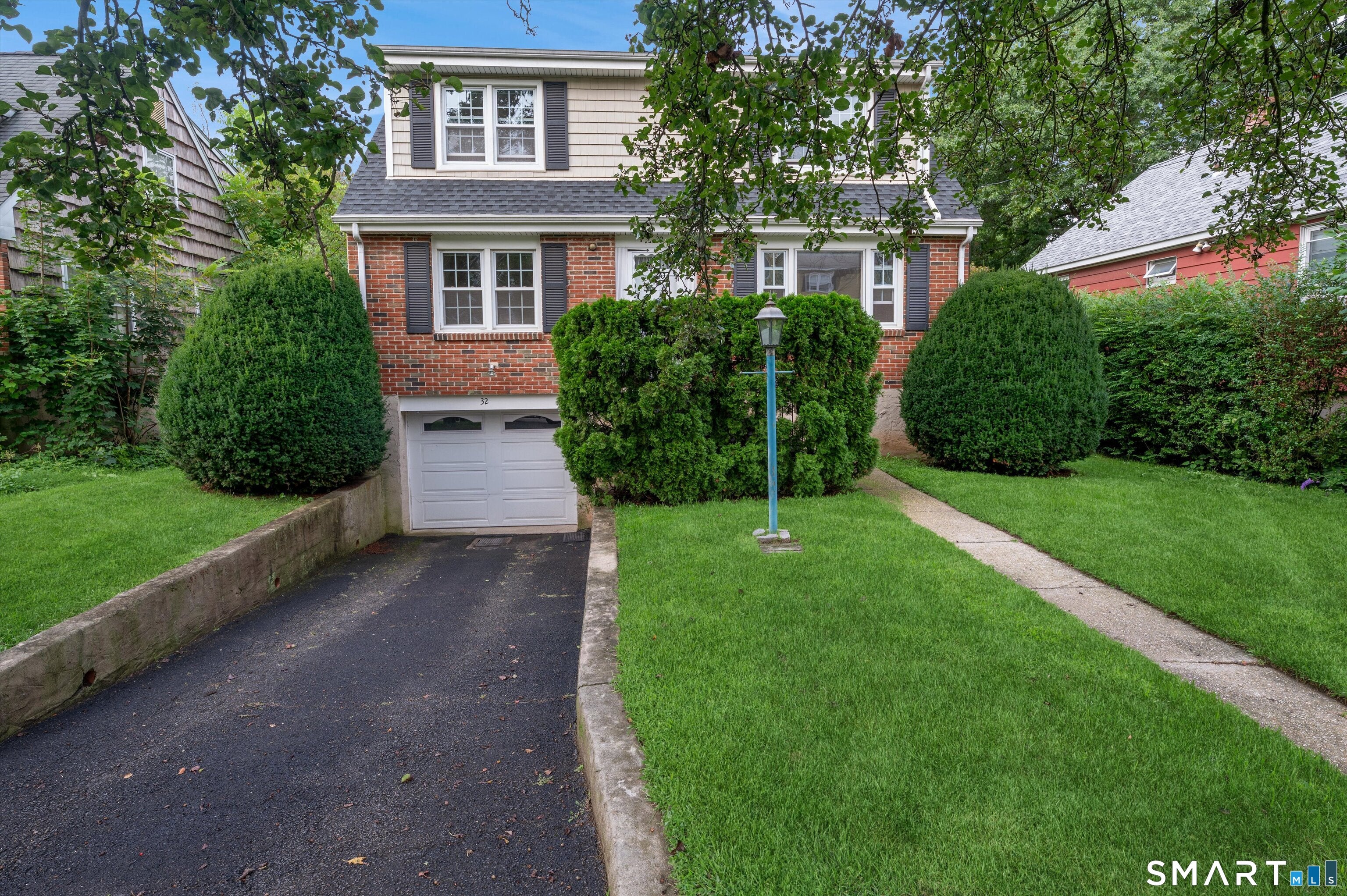32 Hollow Wood Lane