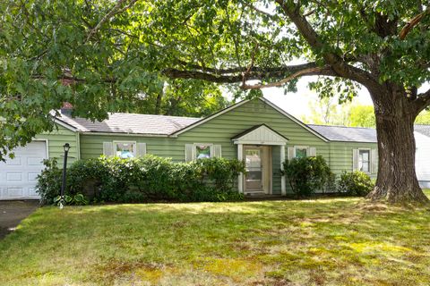 Homes For Sale - 129 Glenview Drive<br/> Newington, CT 06111