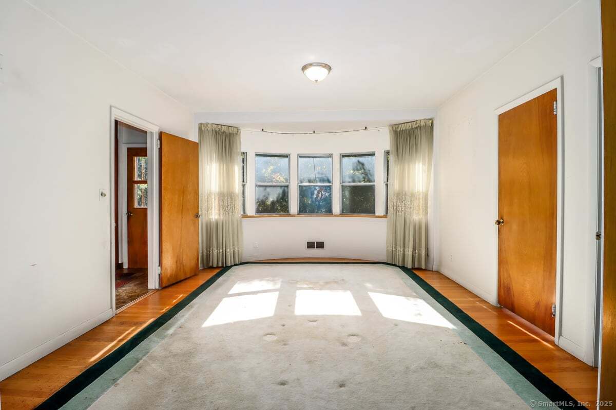 Greenwich, Connecticut 06831, United States, 3 Bedrooms Bedrooms, ,3 BathroomsBathrooms,Residential,Active,223602