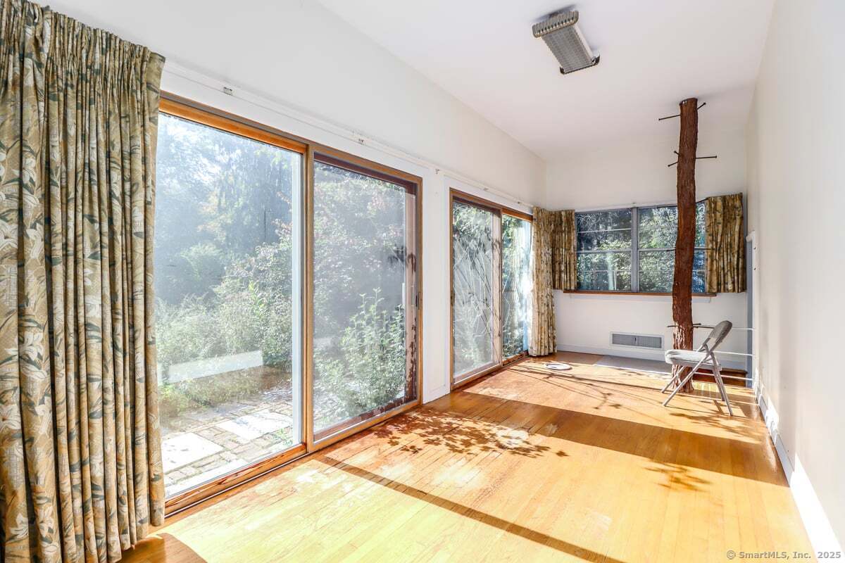 Greenwich, Connecticut 06831, United States, 3 Bedrooms Bedrooms, ,3 BathroomsBathrooms,Residential,Active,223602