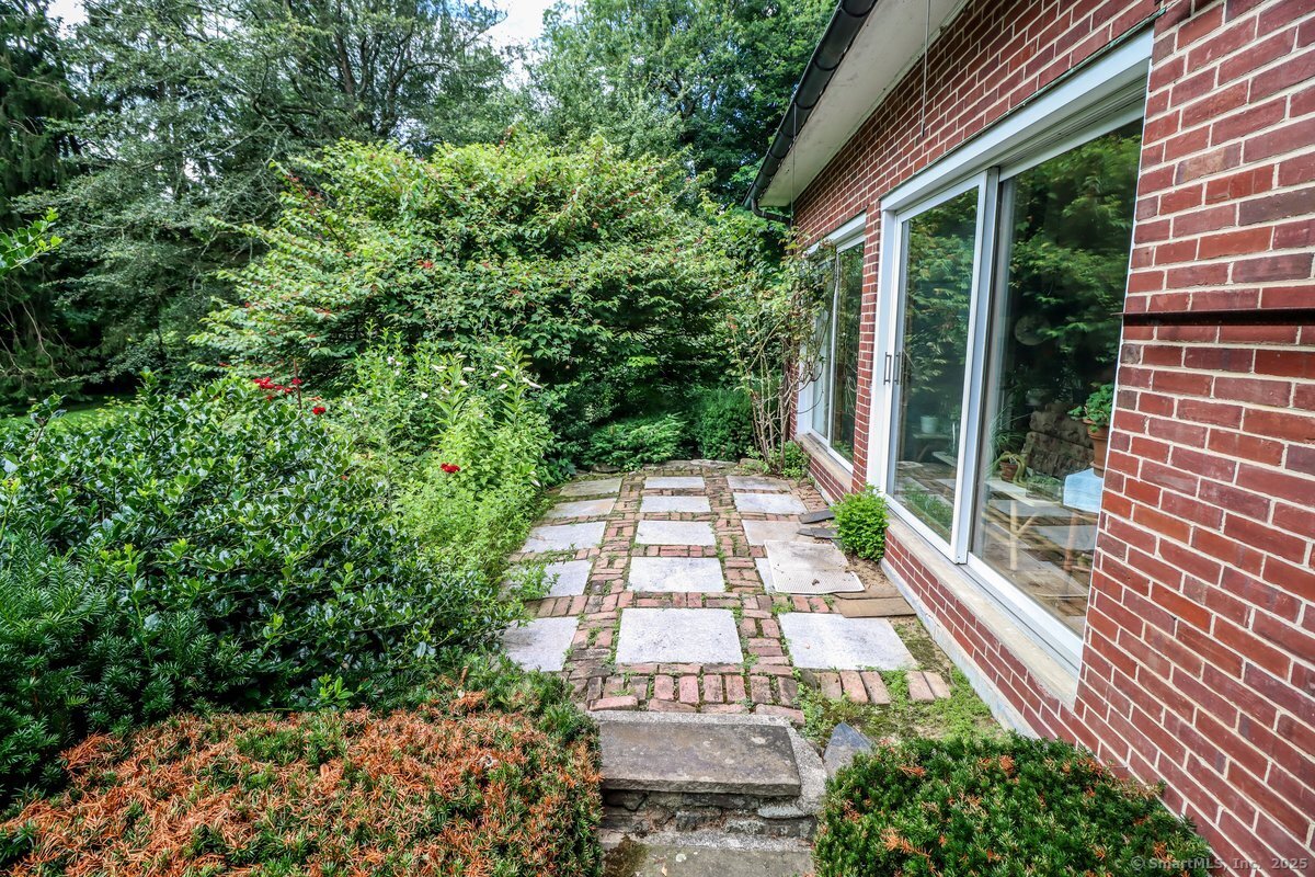 Greenwich, Connecticut 06831, United States, 3 Bedrooms Bedrooms, ,3 BathroomsBathrooms,Residential,Active,223602