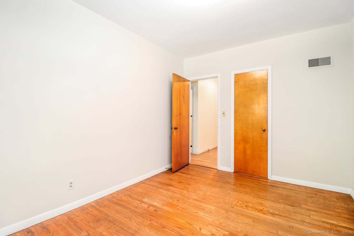 Greenwich, Connecticut 06831, United States, 3 Bedrooms Bedrooms, ,3 BathroomsBathrooms,Residential,Active,223602