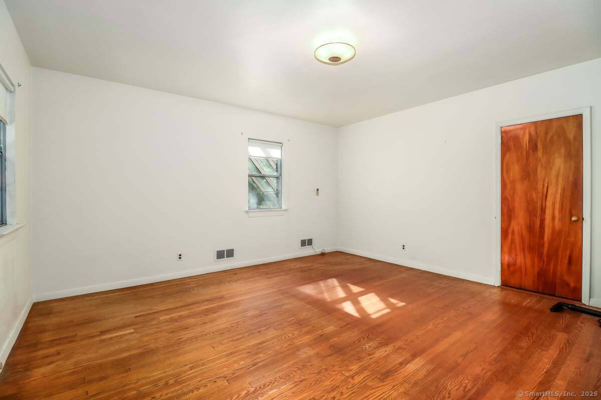 Greenwich, Connecticut 06831, United States, 3 Bedrooms Bedrooms, ,3 BathroomsBathrooms,Residential,Active,223602