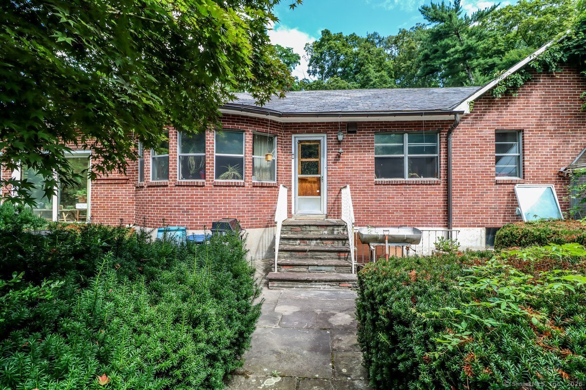 Greenwich, Connecticut 06831, United States, 3 Bedrooms Bedrooms, ,3 BathroomsBathrooms,Residential,Active,223602