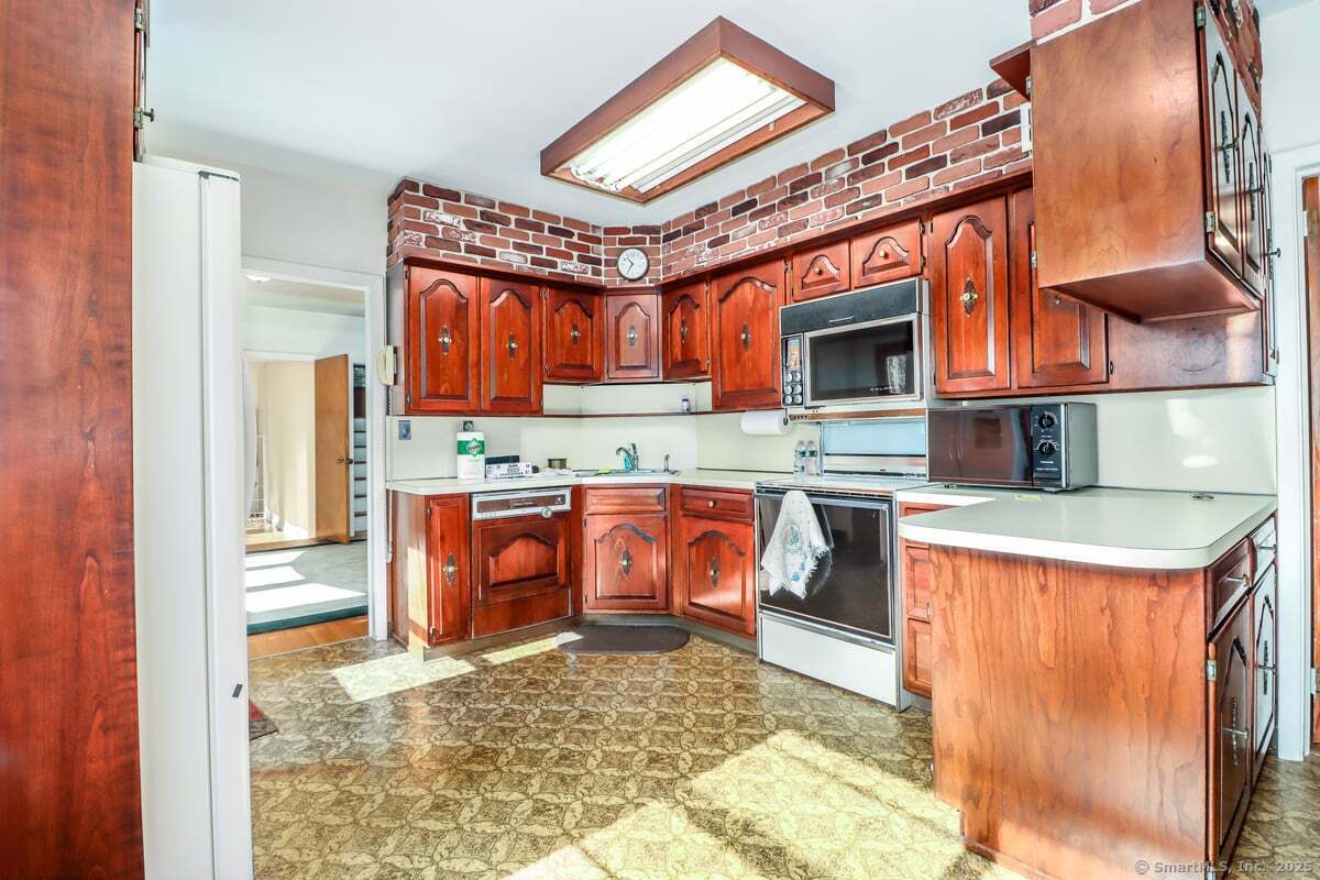 Greenwich, Connecticut 06831, United States, 3 Bedrooms Bedrooms, ,3 BathroomsBathrooms,Residential,Active,223602