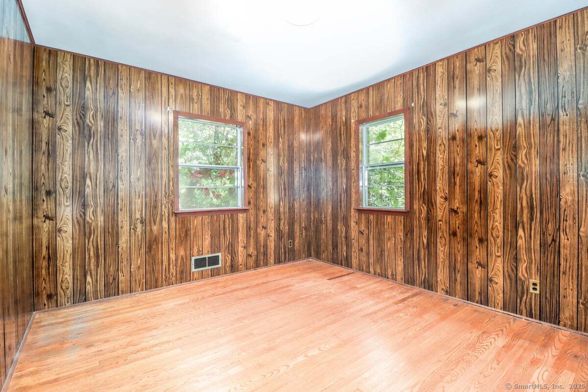 Greenwich, Connecticut 06831, United States, 3 Bedrooms Bedrooms, ,3 BathroomsBathrooms,Residential,Active,223602