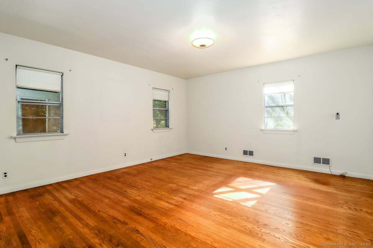 Greenwich, Connecticut 06831, United States, 3 Bedrooms Bedrooms, ,3 BathroomsBathrooms,Residential,Active,223602