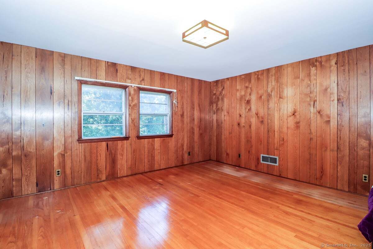 Greenwich, Connecticut 06831, United States, 3 Bedrooms Bedrooms, ,3 BathroomsBathrooms,Residential,Active,223602